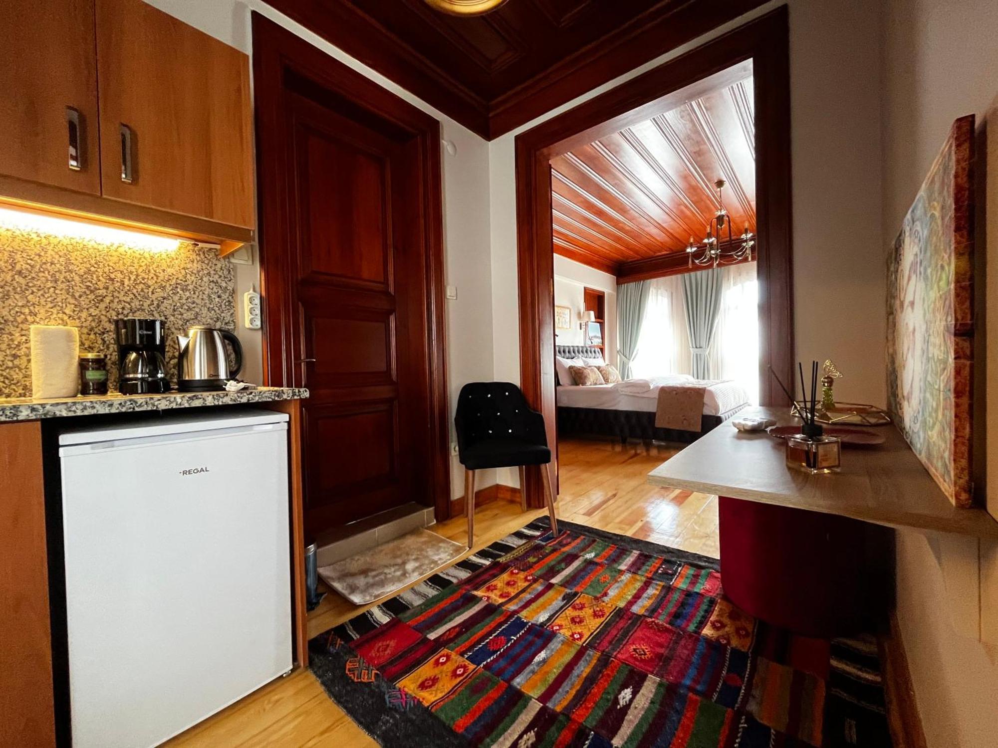 Lily Mansion Apartment Истанбул Екстериор снимка